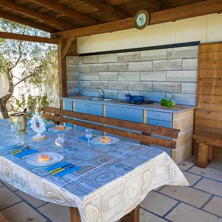 فيلة El Capitano With Garden And Pool - Happy
